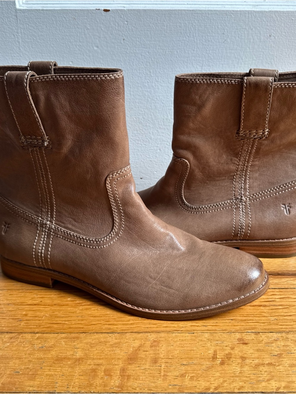 Frye Ash Tan Leather Slip-Ons Short Flat Boots Women’s Size 8